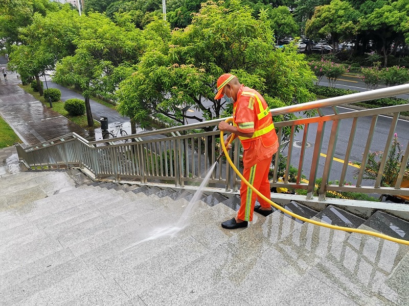 净化空气、保护环境—市政清运的环保价值与使命